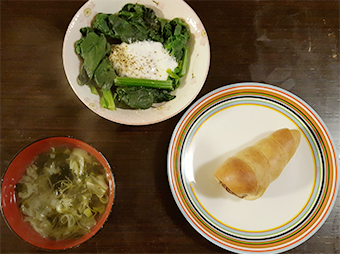 ほうれん草と卵のココット　長ネギのワカメとお味噌汁　糖質オフチョココロネ