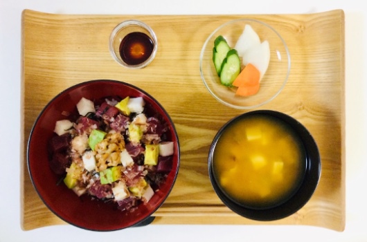 超（腸）簡単！マグロ、アボカド、納豆の“腸活丼”イメージ