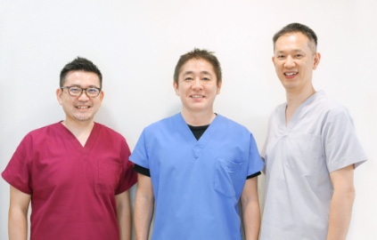 左から久津川医師、平島医師、東医師