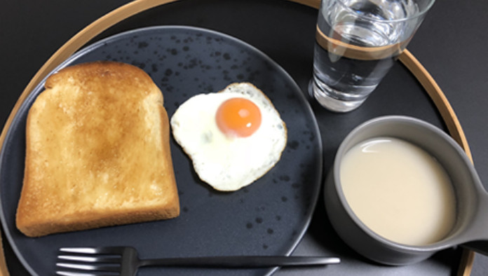 洋食（トースト+ハチミツ、目玉焼き、じゃがいものポタージュ）