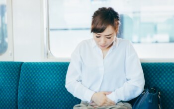 過敏性腸症候群ってどんな症状？日常生活で気をつけたいことと治療法について解説