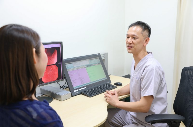経験豊富な消化器内視鏡専門医の熟練の技術と、 ひとりひとりに調整した軽い鎮静剤を使用することにより、 苦しさと痛みに配慮した内視鏡検査を提供します