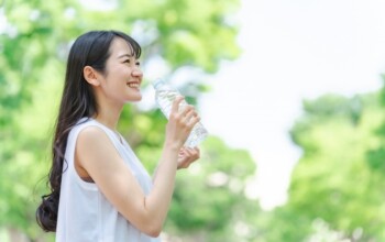 下痢のときは水分を控えるのは間違い？正しい対応を解説します